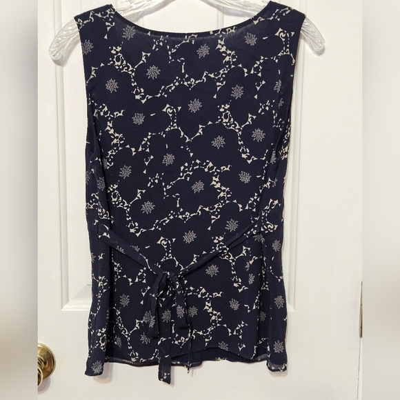 LOFT blue floral blouse size 8 - Picture 3 of 3